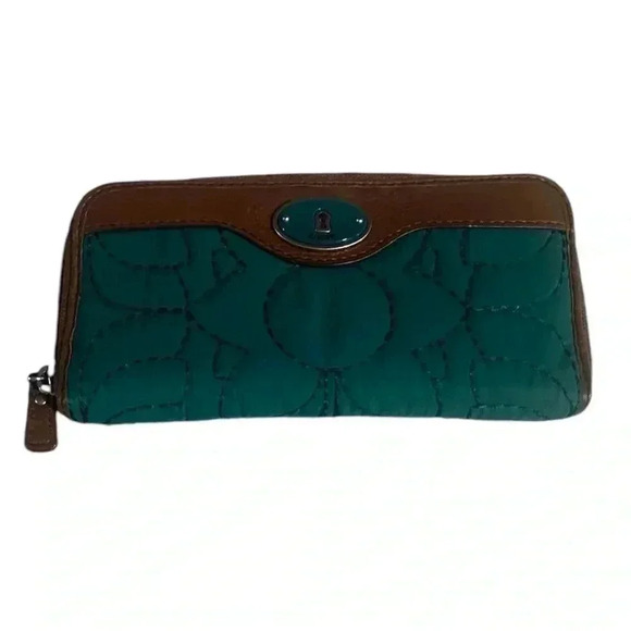 FOSSIL NYLON AND LEATHER WALLET NWOT - Picture 1 of 4